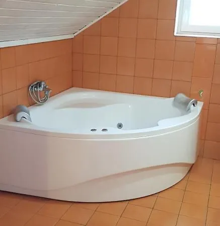 Appartamento Pataki House *