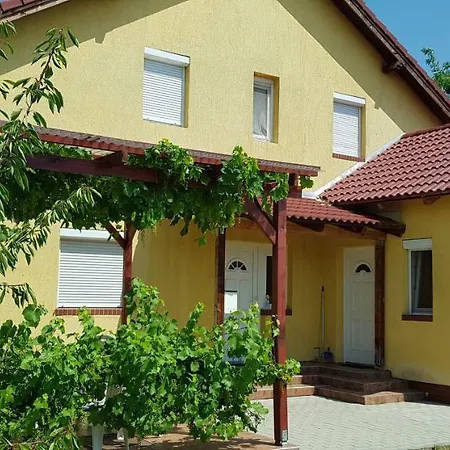 Pataki House Apartment Morahalom